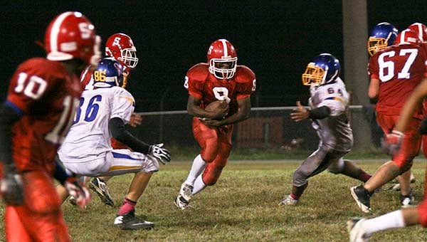 Southampton’s Devine Fenner runs the ball in Friday night’s game. -- DIANE ZEIGLER | TIDEWATER NEWS