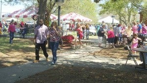 Crowd at Zuni Day in the Country. -- MERLE MONAHAN | TIDEWATER NEWS