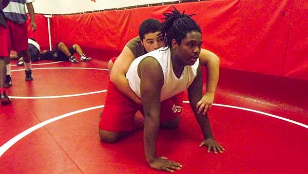 Steve Wellington, kneeling, readies for a practice match at Southampton High School. -- Andrew Lind | Tidewater News