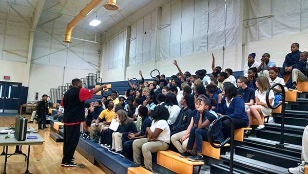 Former Philadelphia 76er Teko Wynder talks to a group of students at J.P. King Middle School about drugs and alcohol. -- SUBMITTED | TAMMIE WILSON