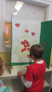 pin the heart on the grinch